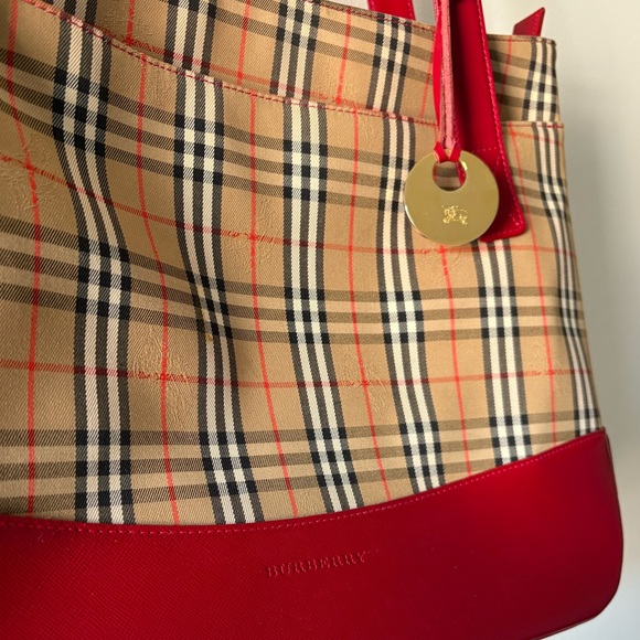 Burberry | Red Haymarket Check Pocket Tote Medium - Picture 2 of 8